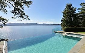 Oceanside Lodge Saanich Inlet By Emr Vacation Rentals